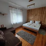Fenyofa Vendeghaz Penzion