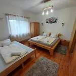 Penzion Fenyofa Vendeghaz 3*