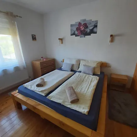 Fenyofa Vendeghaz 3* Szilvásvárad