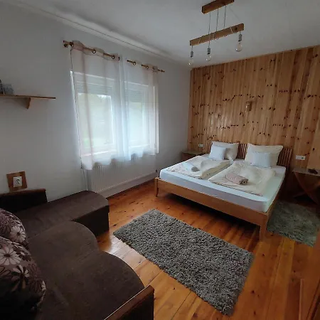 Fenyofa Vendeghaz Guest house